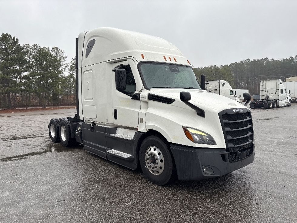 Sleeper Tractor-Heavy Duty Tractors-Freightliner-2021-T12664ST-Rocky Mount-NC-609,893\n\t\tmiles-$ 55,000 - Image 1