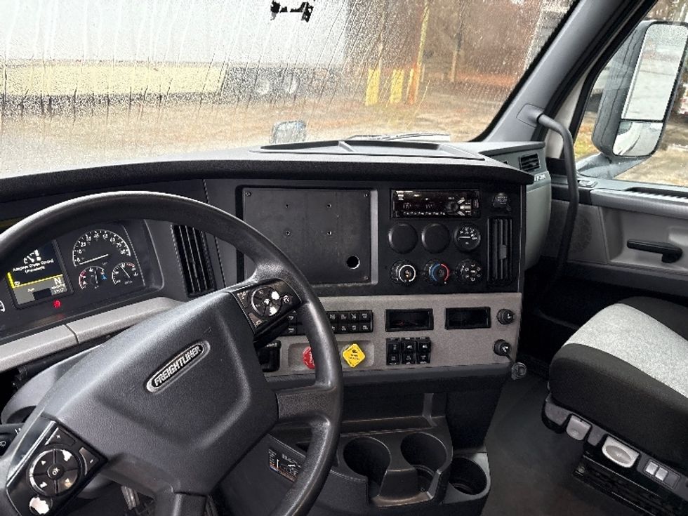 Sleeper Tractor-Heavy Duty Tractors-Freightliner-2021-T12664ST-Rocky Mount-NC-609,893\n\t\tmiles-$ 55,000 - Image 10
