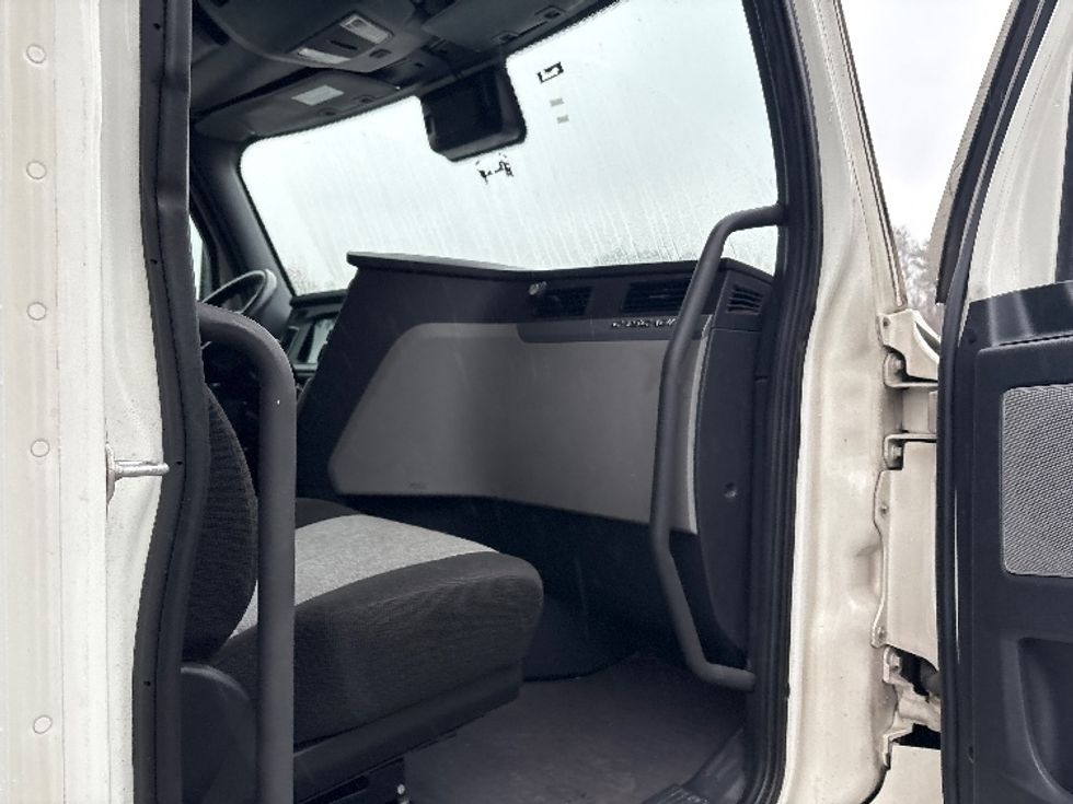 Sleeper Tractor-Heavy Duty Tractors-Freightliner-2021-T12664ST-Rocky Mount-NC-609,893\n\t\tmiles-$ 55,000 - Image 13