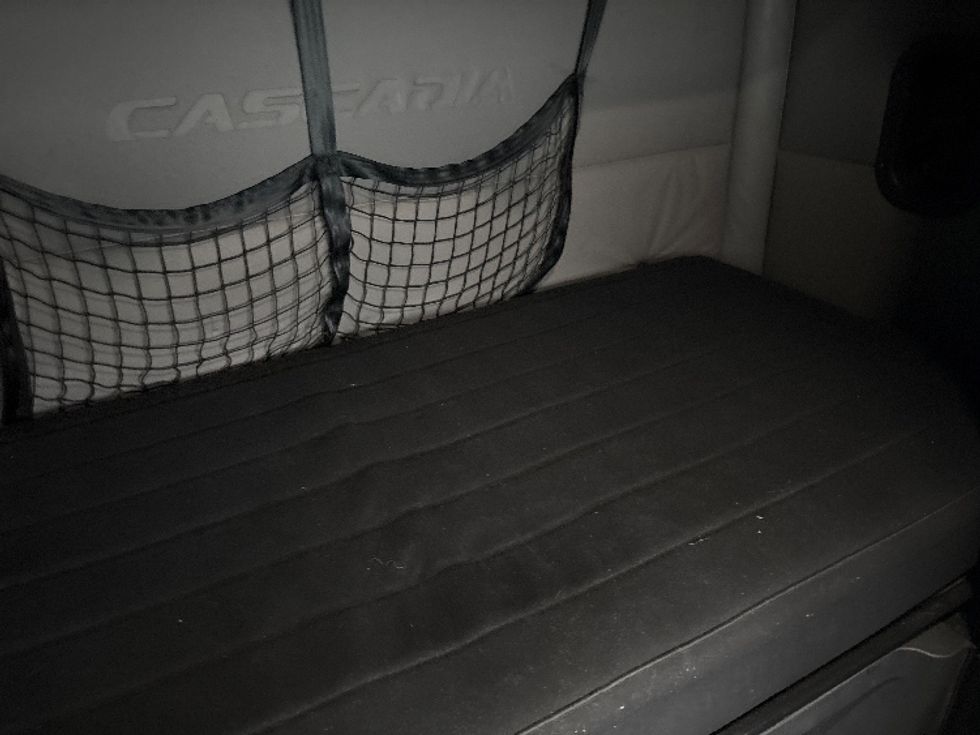 Sleeper Tractor-Heavy Duty Tractors-Freightliner-2021-T12664ST-Rocky Mount-NC-609,893\n\t\tmiles-$ 55,000 - Image 17