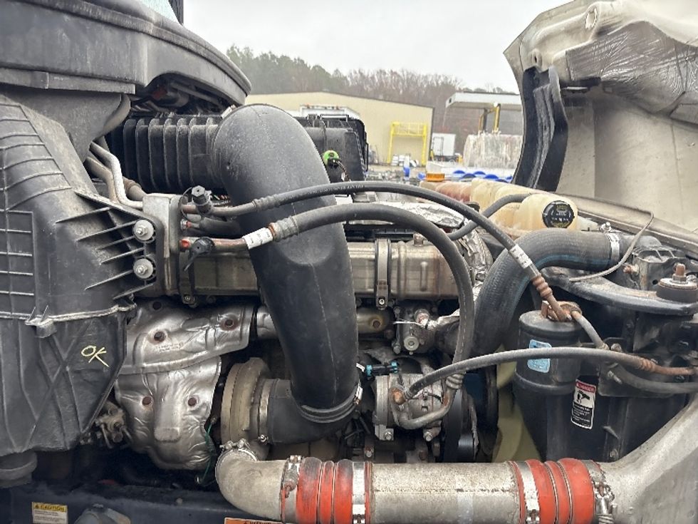 Sleeper Tractor-Heavy Duty Tractors-Freightliner-2021-T12664ST-Rocky Mount-NC-609,893\n\t\tmiles-$ 55,000 - Image 20