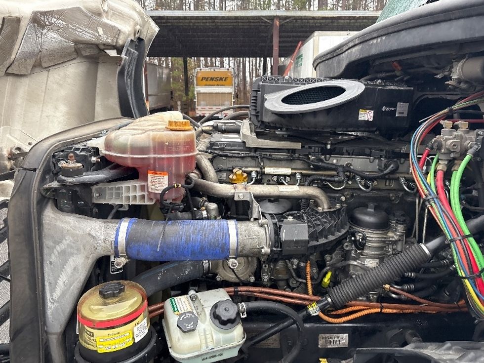 Sleeper Tractor-Heavy Duty Tractors-Freightliner-2021-T12664ST-Rocky Mount-NC-609,893\n\t\tmiles-$ 55,000 - Image 21