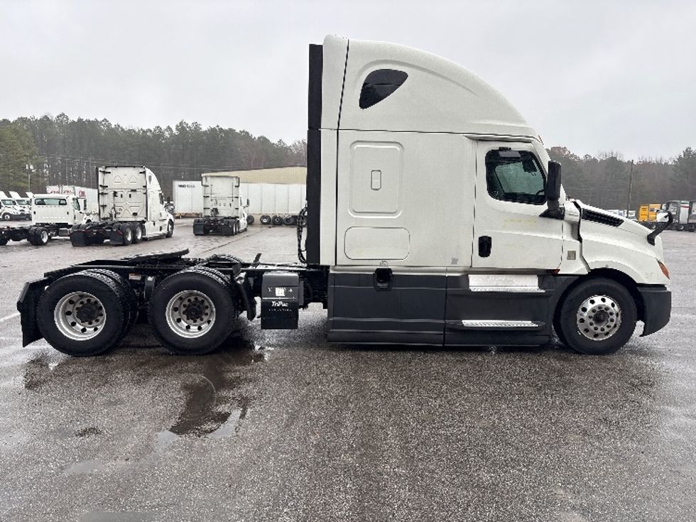 Sleeper Tractor-Heavy Duty Tractors-Freightliner-2021-T12664ST-Rocky Mount-NC-609,893\n\t\tmiles-$ 55,000 - Image 8