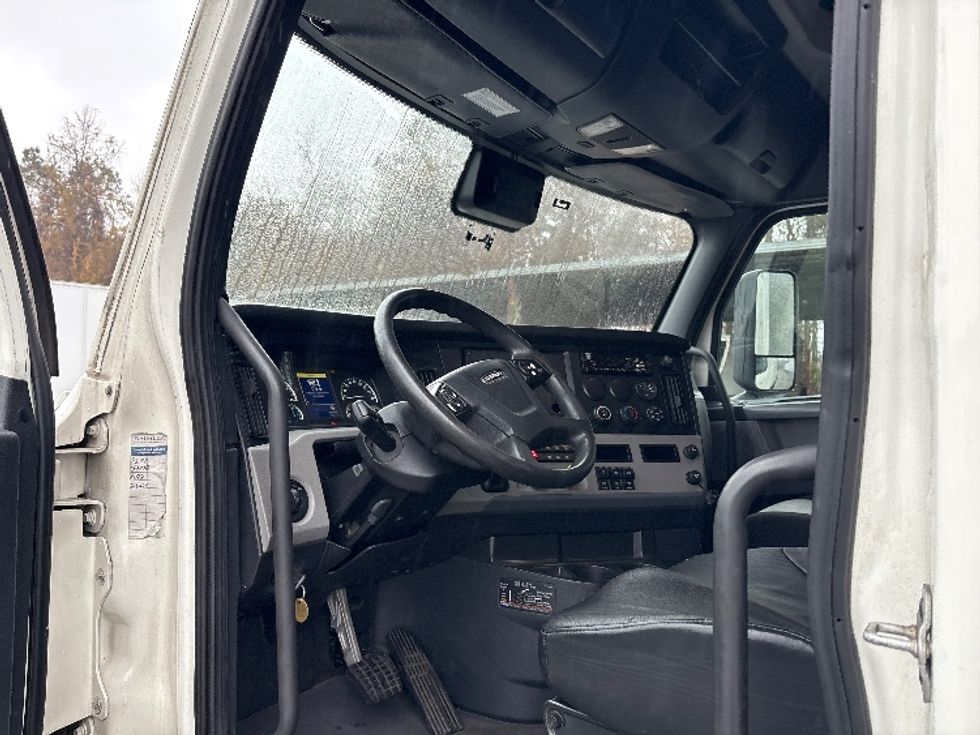 Sleeper Tractor-Heavy Duty Tractors-Freightliner-2021-T12664ST-Rocky Mount-NC-609,893\n\t\tmiles-$ 55,000 - Image 9