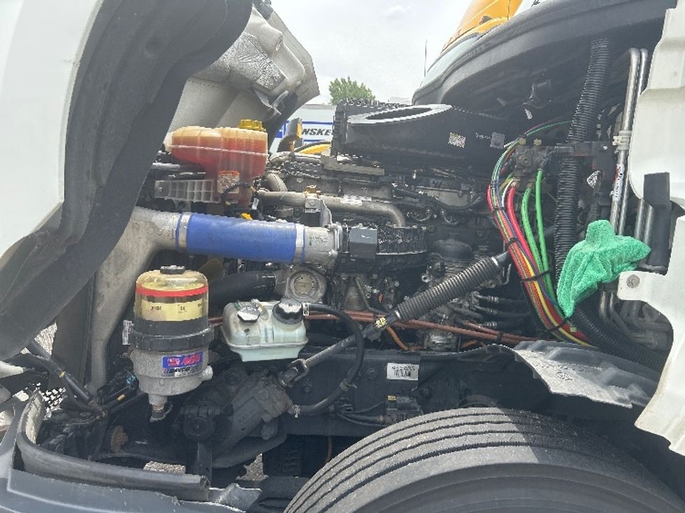 Sleeper Tractor-Heavy Duty Tractors-Freightliner-2021-T12664ST-Roseville-MN-569,702\n\t\tmiles-$ 58,250 - Image 20