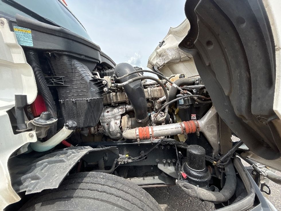 Sleeper Tractor-Heavy Duty Tractors-Freightliner-2021-T12664ST-Roseville-MN-569,702\n\t\tmiles-$ 58,250 - Image 21