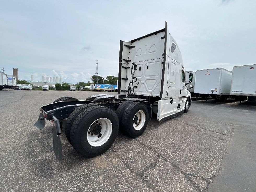 Sleeper Tractor-Heavy Duty Tractors-Freightliner-2021-T12664ST-Roseville-MN-569,702\n\t\tmiles-$ 58,250 - Image 7