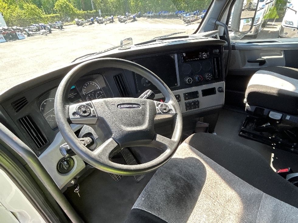 Sleeper Tractor-Heavy Duty Tractors-Freightliner-2021-T12664ST-Roseville-MN-597,453\n\t\tmiles-$ 56,250 - Image 10
