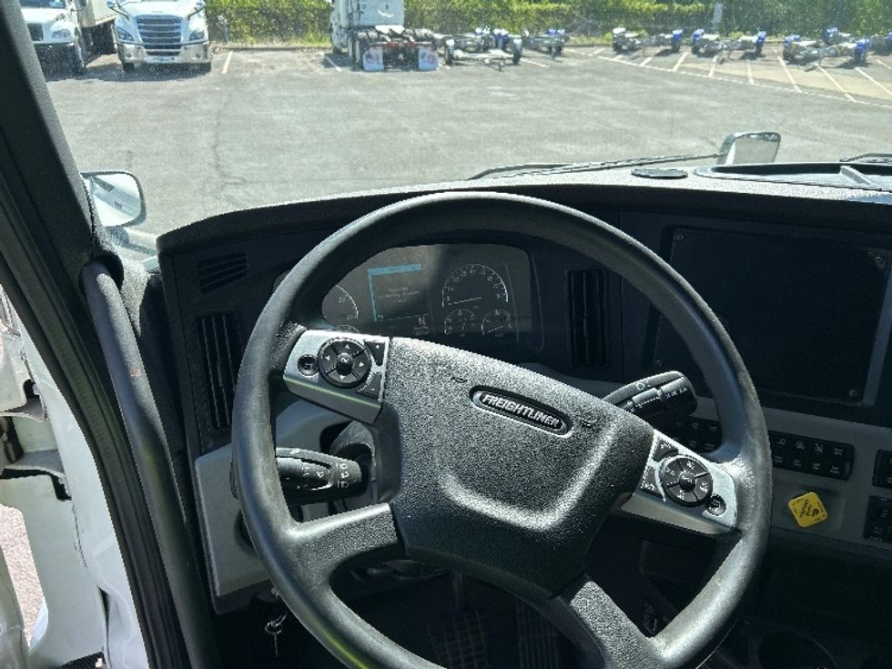 Sleeper Tractor-Heavy Duty Tractors-Freightliner-2021-T12664ST-Roseville-MN-597,453\n\t\tmiles-$ 56,250 - Image 11