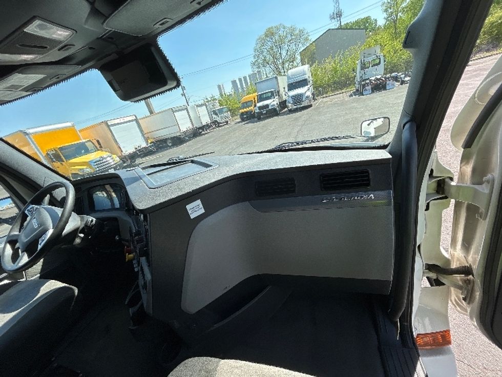 Sleeper Tractor-Heavy Duty Tractors-Freightliner-2021-T12664ST-Roseville-MN-597,453\n\t\tmiles-$ 56,250 - Image 14