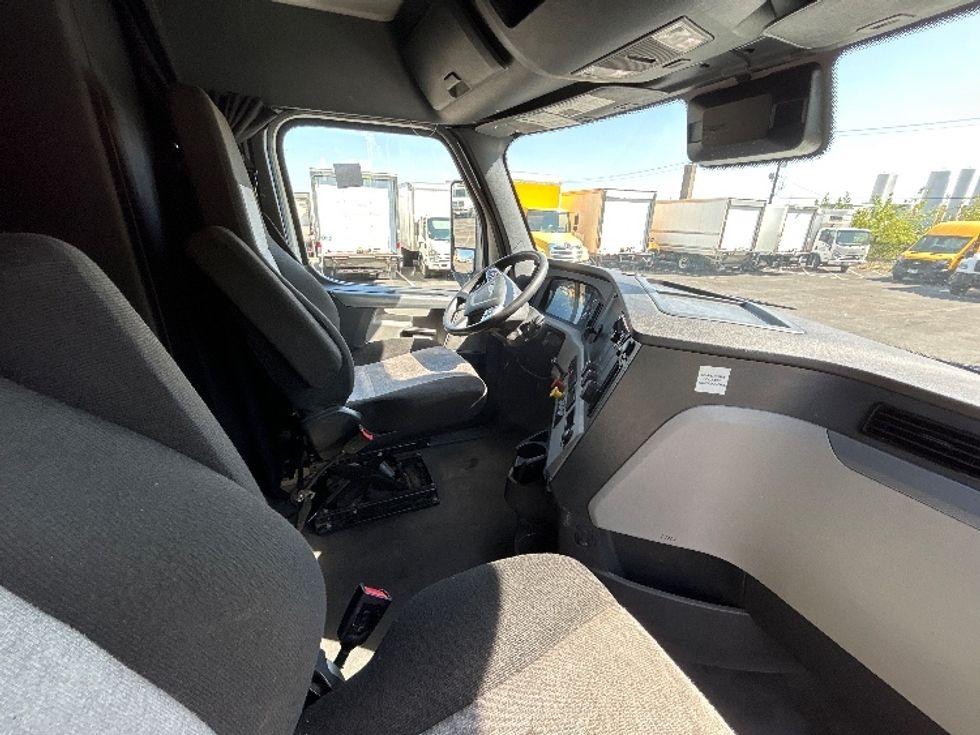 Sleeper Tractor-Heavy Duty Tractors-Freightliner-2021-T12664ST-Roseville-MN-597,453\n\t\tmiles-$ 56,250 - Image 15