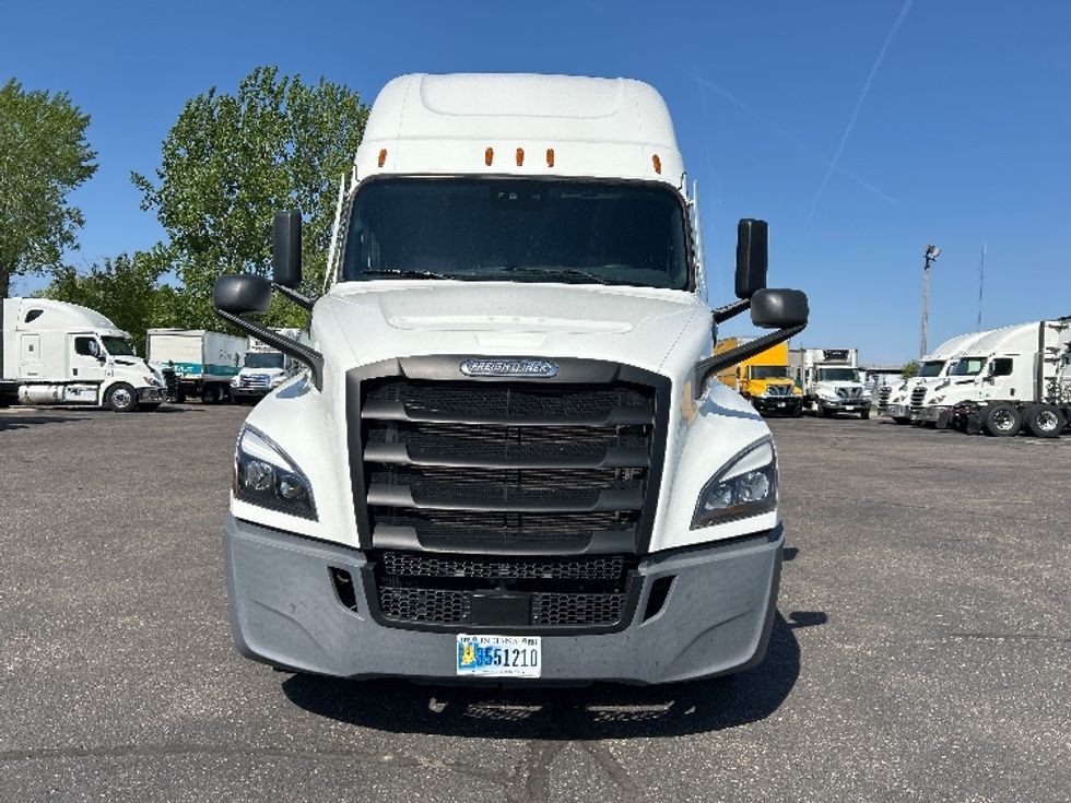 Sleeper Tractor-Heavy Duty Tractors-Freightliner-2021-T12664ST-Roseville-MN-597,453\n\t\tmiles-$ 56,250 - Image 2