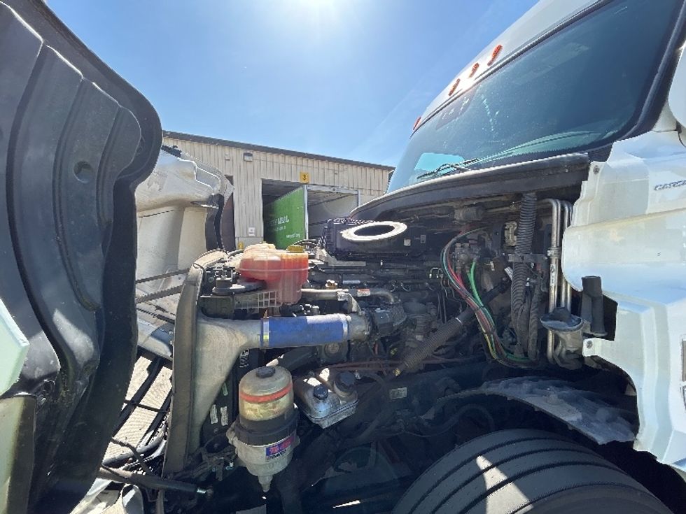 Sleeper Tractor-Heavy Duty Tractors-Freightliner-2021-T12664ST-Roseville-MN-597,453\n\t\tmiles-$ 56,250 - Image 21