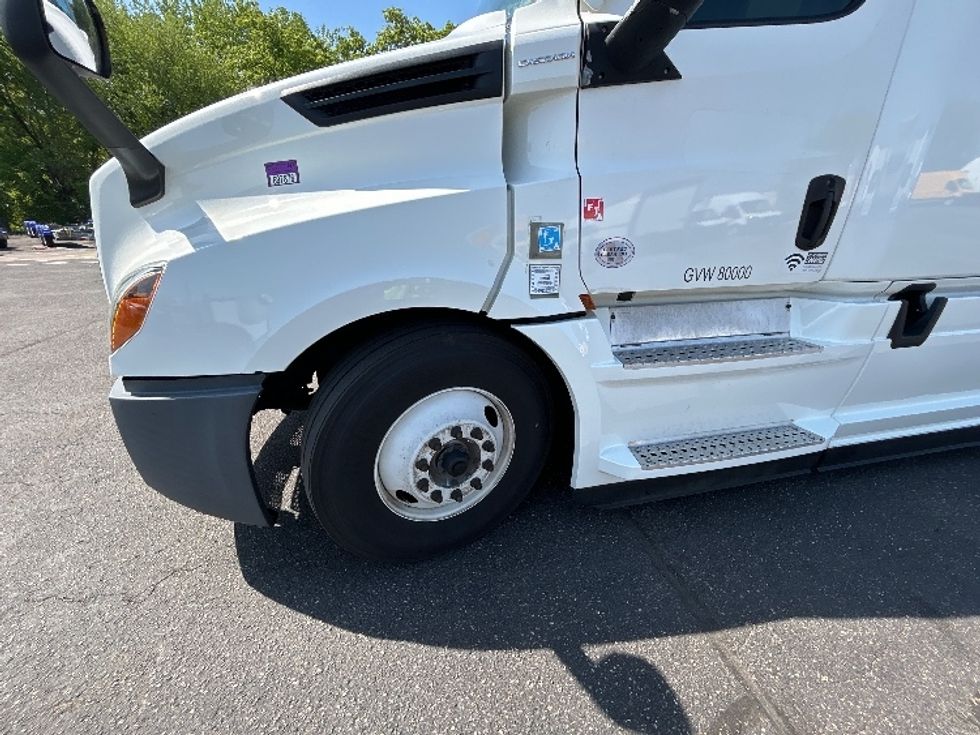Sleeper Tractor-Heavy Duty Tractors-Freightliner-2021-T12664ST-Roseville-MN-597,453\n\t\tmiles-$ 56,250 - Image 26