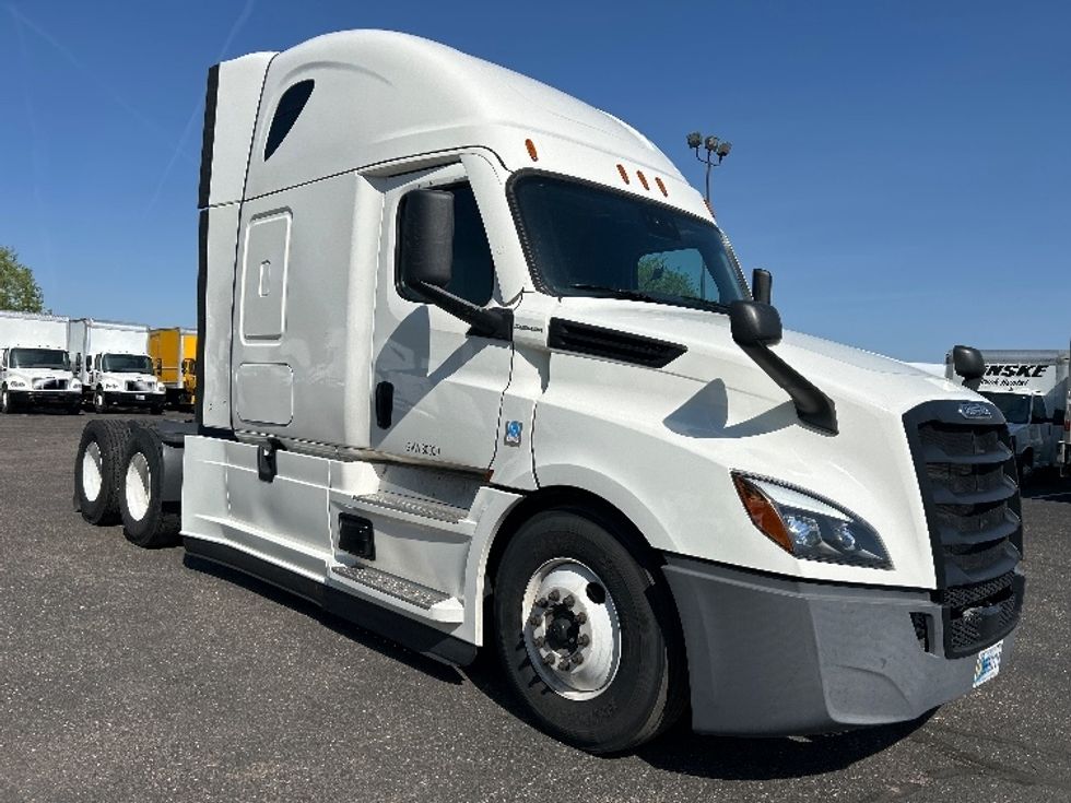 Sleeper Tractor-Heavy Duty Tractors-Freightliner-2021-T12664ST-Roseville-MN-597,453\n\t\tmiles-$ 56,250 - Image 3