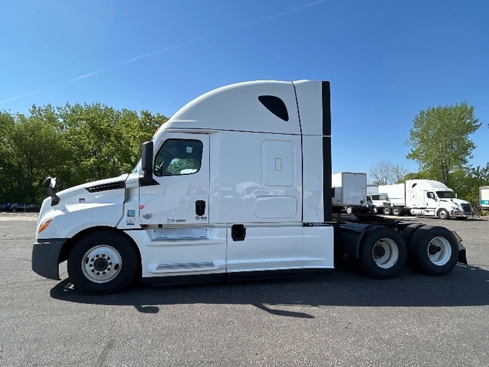 Sleeper Tractor-Heavy Duty Tractors-Freightliner-2021-T12664ST-Roseville-MN-597,453\n\t\tmiles-$ 56,250 - Image 4