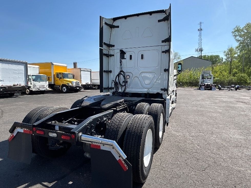 Sleeper Tractor-Heavy Duty Tractors-Freightliner-2021-T12664ST-Roseville-MN-597,453\n\t\tmiles-$ 56,250 - Image 7