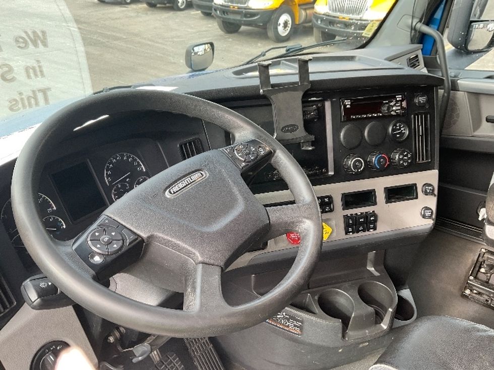 Sleeper Tractor-Heavy Duty Tractors-Freightliner-2021-T12664ST-Rothschild-WI-500,278\n\t\tmiles-$ 60,250 - Image 10
