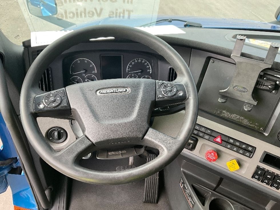 Sleeper Tractor-Heavy Duty Tractors-Freightliner-2021-T12664ST-Rothschild-WI-500,278\n\t\tmiles-$ 60,250 - Image 11