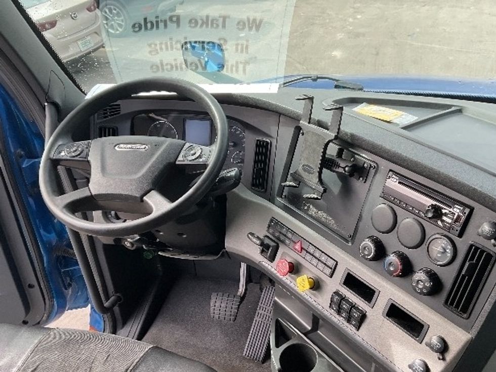 Sleeper Tractor-Heavy Duty Tractors-Freightliner-2021-T12664ST-Rothschild-WI-500,278\n\t\tmiles-$ 60,250 - Image 12