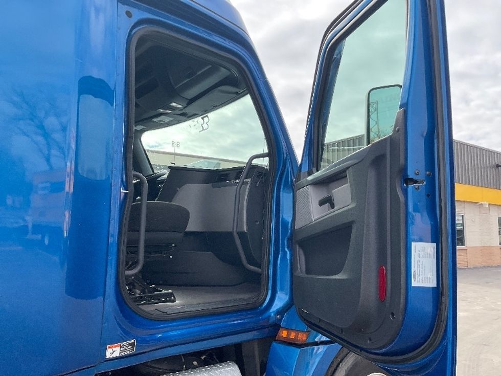 Sleeper Tractor-Heavy Duty Tractors-Freightliner-2021-T12664ST-Rothschild-WI-500,278\n\t\tmiles-$ 60,250 - Image 13