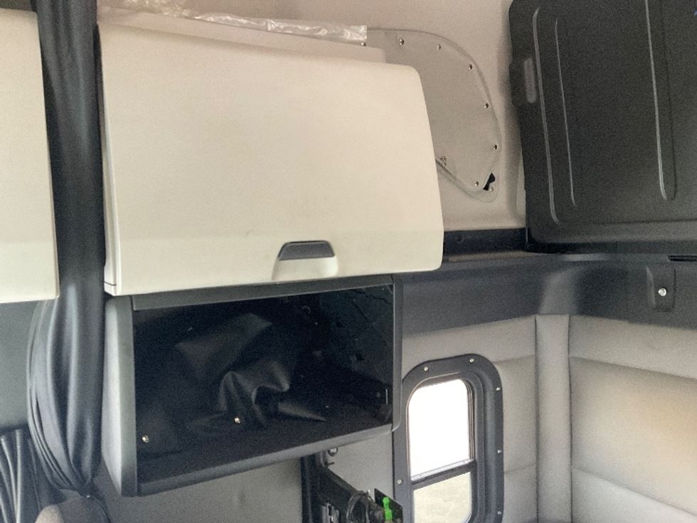 Sleeper Tractor-Heavy Duty Tractors-Freightliner-2021-T12664ST-Rothschild-WI-500,278\n\t\tmiles-$ 60,250 - Image 18