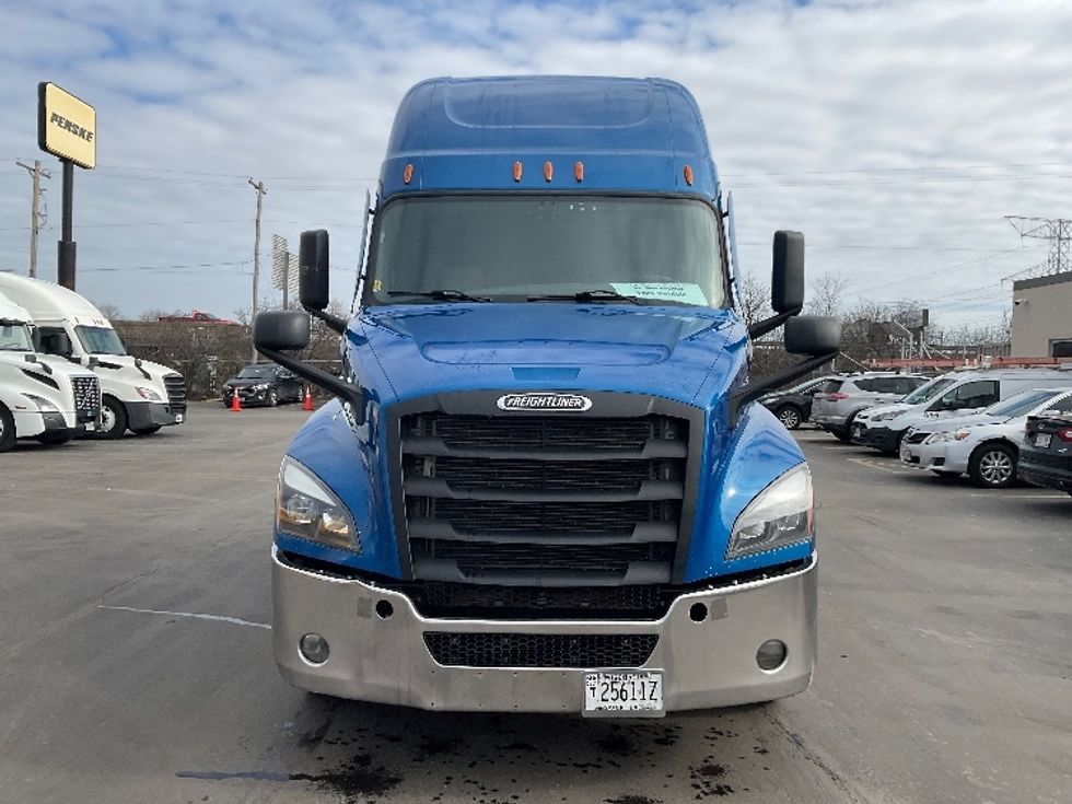 Sleeper Tractor-Heavy Duty Tractors-Freightliner-2021-T12664ST-Rothschild-WI-500,278\n\t\tmiles-$ 60,250 - Image 2