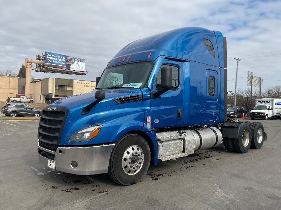 Sleeper Tractor-Heavy Duty Tractors-Freightliner-2021-T12664ST-Rothschild-WI-500,278\n\t\tmiles-$ 60,250 - Image 3