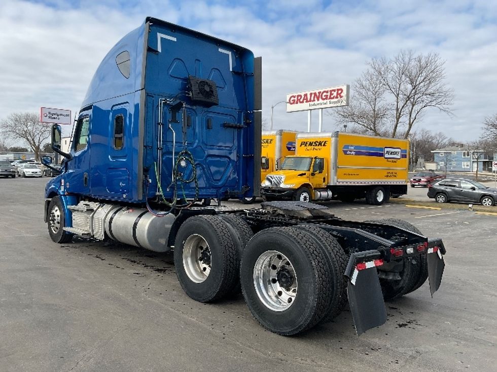 Sleeper Tractor-Heavy Duty Tractors-Freightliner-2021-T12664ST-Rothschild-WI-500,278\n\t\tmiles-$ 60,250 - Image 5