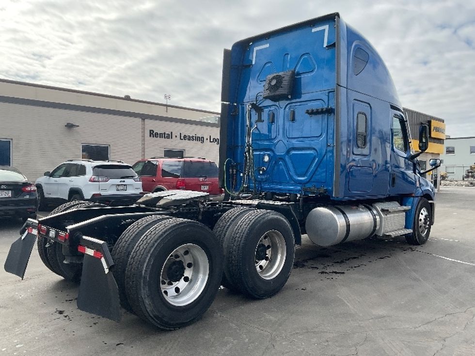 Sleeper Tractor-Heavy Duty Tractors-Freightliner-2021-T12664ST-Rothschild-WI-500,278\n\t\tmiles-$ 60,250 - Image 7