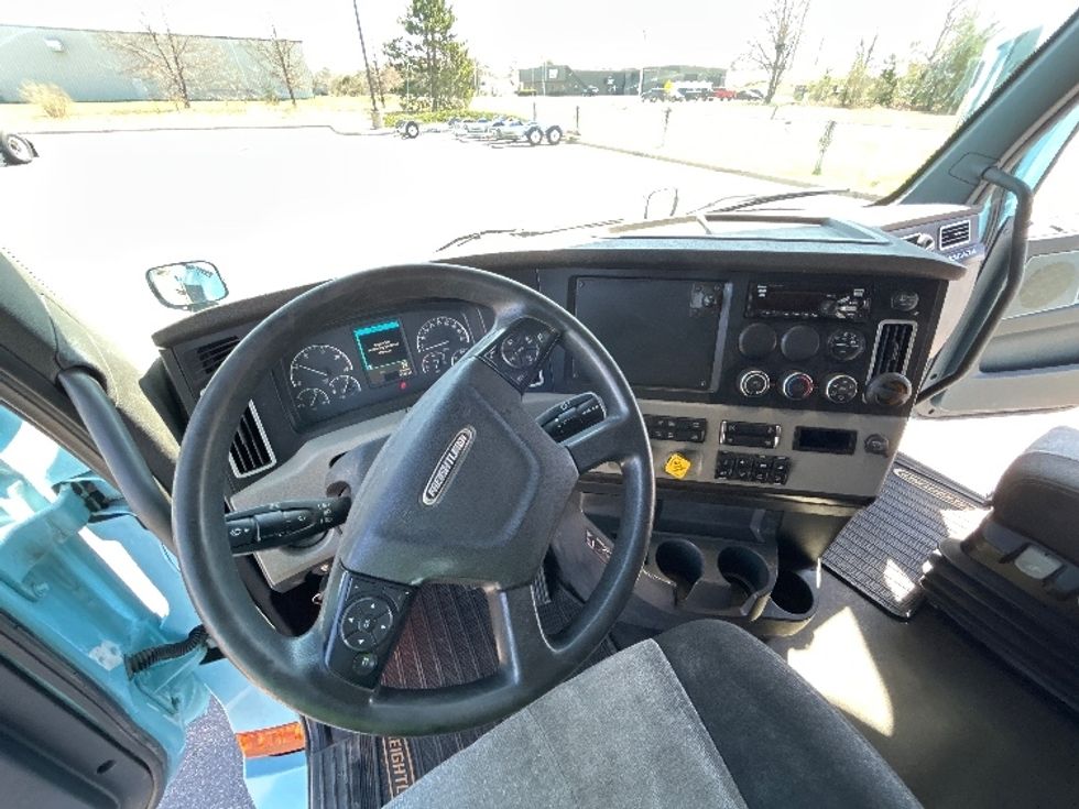 Sleeper Tractor-Heavy Duty Tractors-Freightliner-2021-T12664ST-Rothschild-WI-636,660\n\t\tmiles-$ 45,500 - Image 11