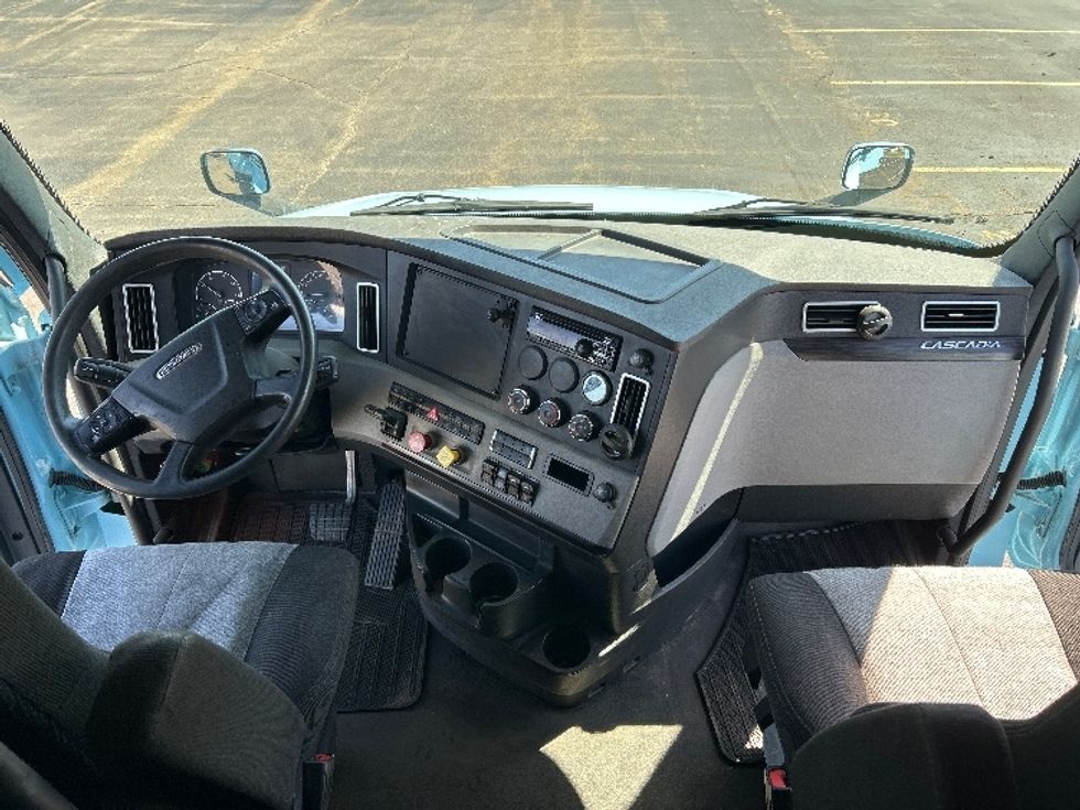 Sleeper Tractor-Heavy Duty Tractors-Freightliner-2021-T12664ST-Rothschild-WI-636,660\n\t\tmiles-$ 45,500 - Image 12