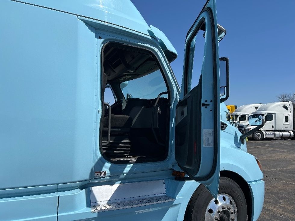 Sleeper Tractor-Heavy Duty Tractors-Freightliner-2021-T12664ST-Rothschild-WI-636,660\n\t\tmiles-$ 45,500 - Image 13