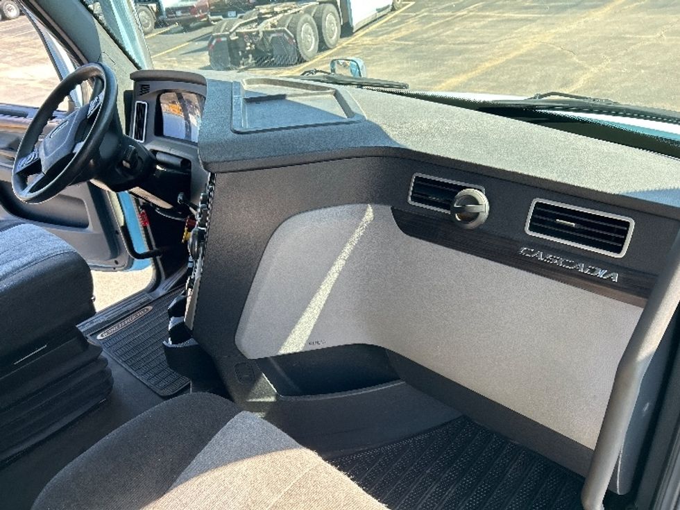 Sleeper Tractor-Heavy Duty Tractors-Freightliner-2021-T12664ST-Rothschild-WI-636,660\n\t\tmiles-$ 45,500 - Image 15