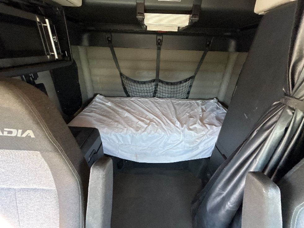 Sleeper Tractor-Heavy Duty Tractors-Freightliner-2021-T12664ST-Rothschild-WI-636,660\n\t\tmiles-$ 45,500 - Image 16