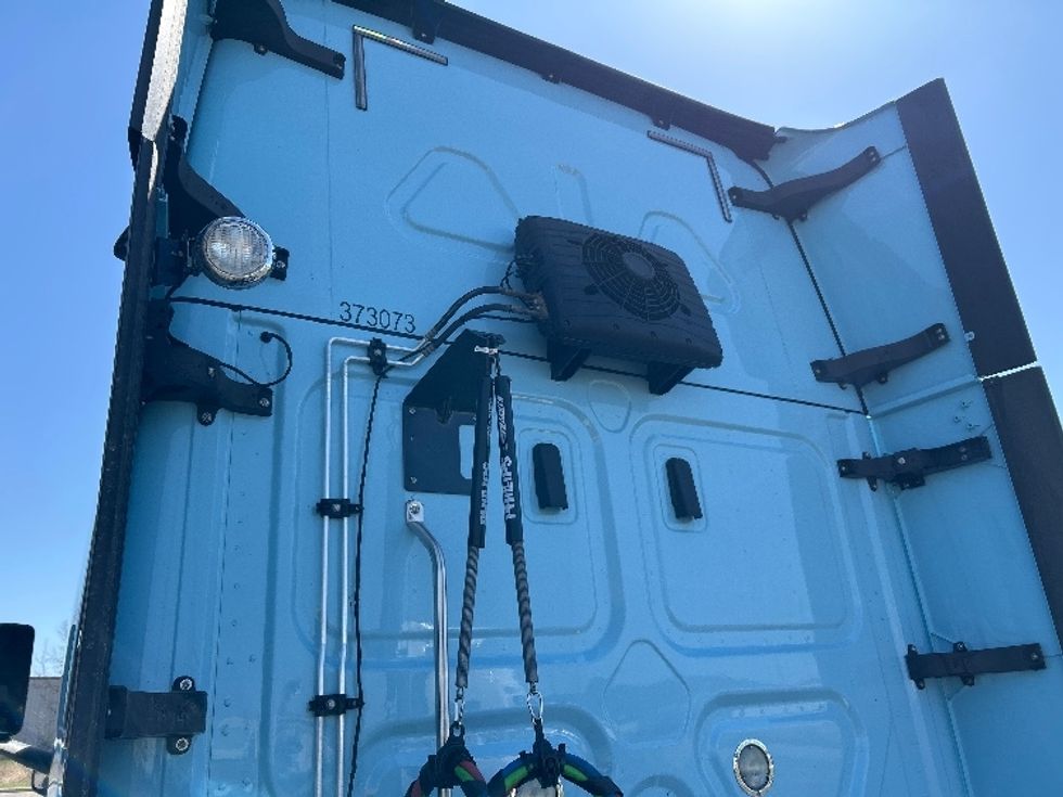 Sleeper Tractor-Heavy Duty Tractors-Freightliner-2021-T12664ST-Rothschild-WI-636,660\n\t\tmiles-$ 45,500 - Image 22