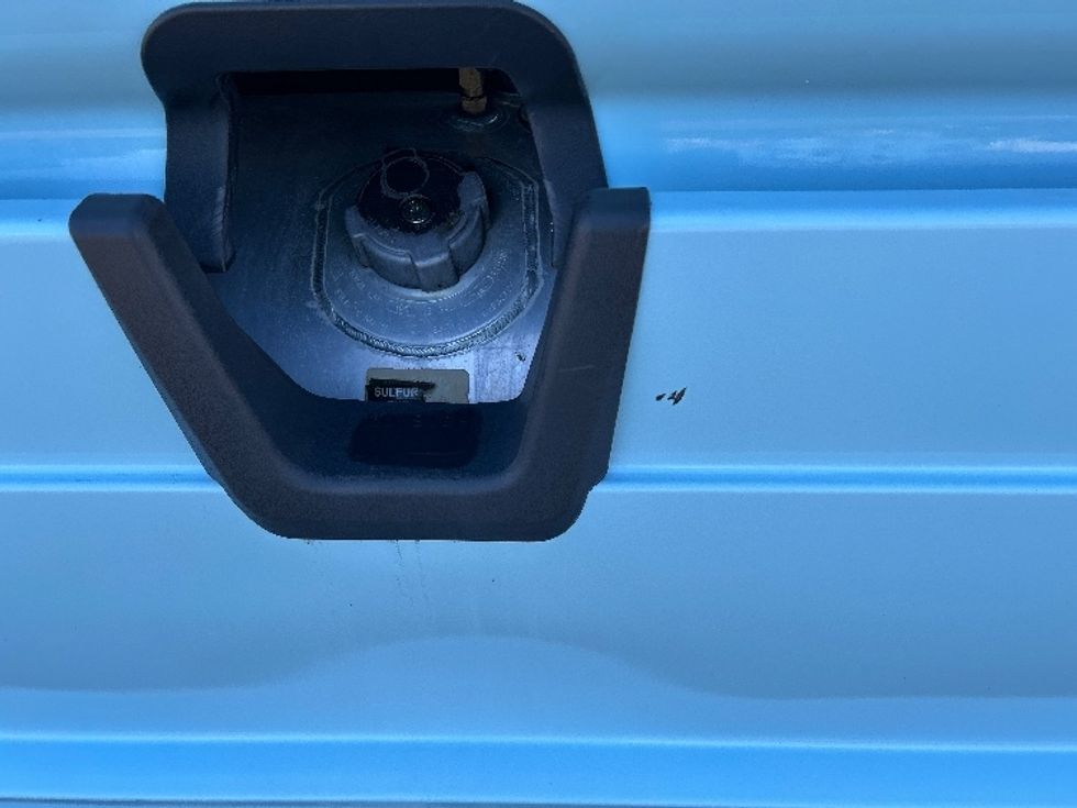 Sleeper Tractor-Heavy Duty Tractors-Freightliner-2021-T12664ST-Rothschild-WI-636,660\n\t\tmiles-$ 45,500 - Image 23