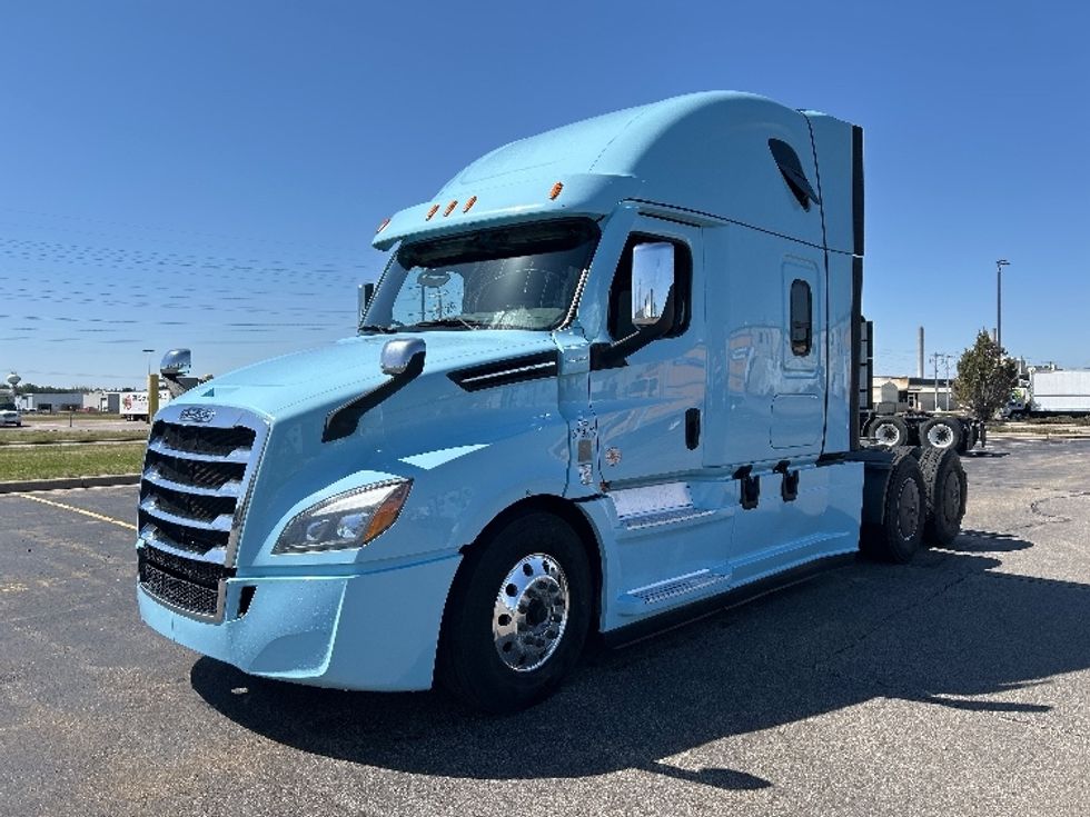 Sleeper Tractor-Heavy Duty Tractors-Freightliner-2021-T12664ST-Rothschild-WI-636,660\n\t\tmiles-$ 45,500 - Image 3