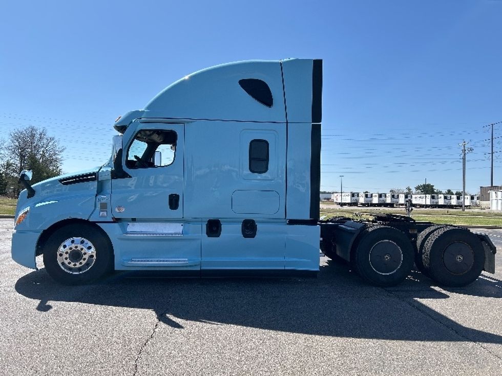 Sleeper Tractor-Heavy Duty Tractors-Freightliner-2021-T12664ST-Rothschild-WI-636,660\n\t\tmiles-$ 45,500 - Image 4