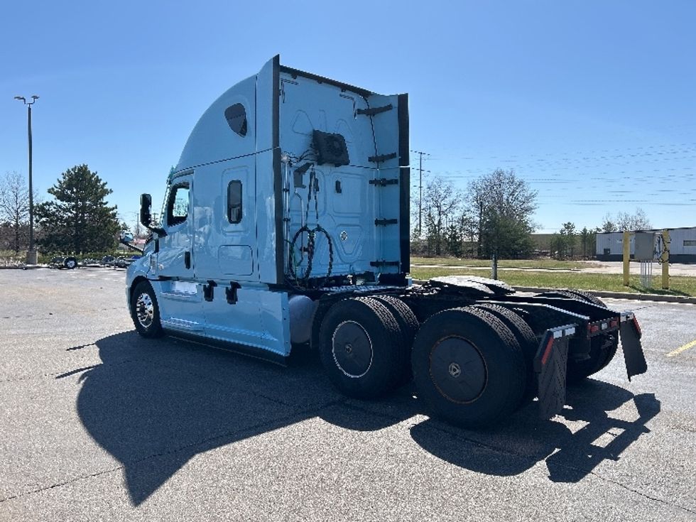 Sleeper Tractor-Heavy Duty Tractors-Freightliner-2021-T12664ST-Rothschild-WI-636,660\n\t\tmiles-$ 45,500 - Image 5