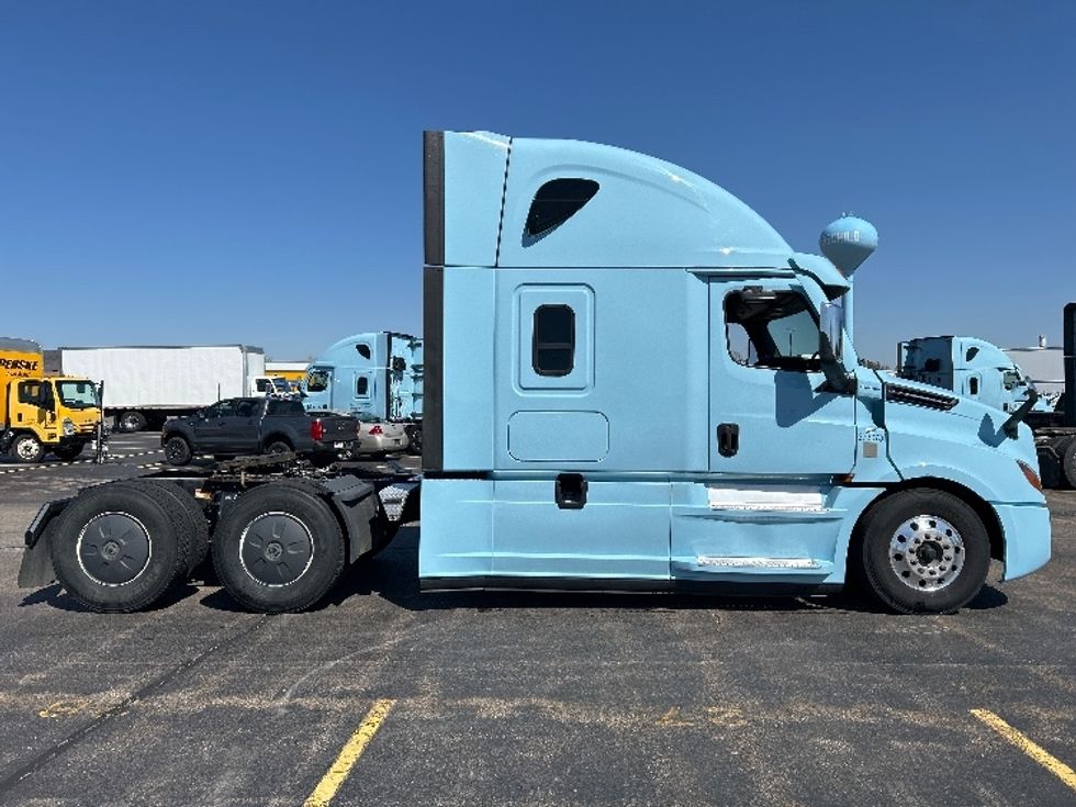 Sleeper Tractor-Heavy Duty Tractors-Freightliner-2021-T12664ST-Rothschild-WI-636,660\n\t\tmiles-$ 45,500 - Image 8