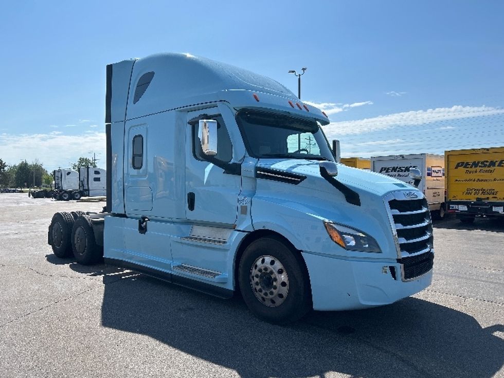 Sleeper Tractor-Heavy Duty Tractors-Freightliner-2021-T12664ST-Rothschild-WI-722,636\n\t\tmiles-$ 45,500 - Image 1