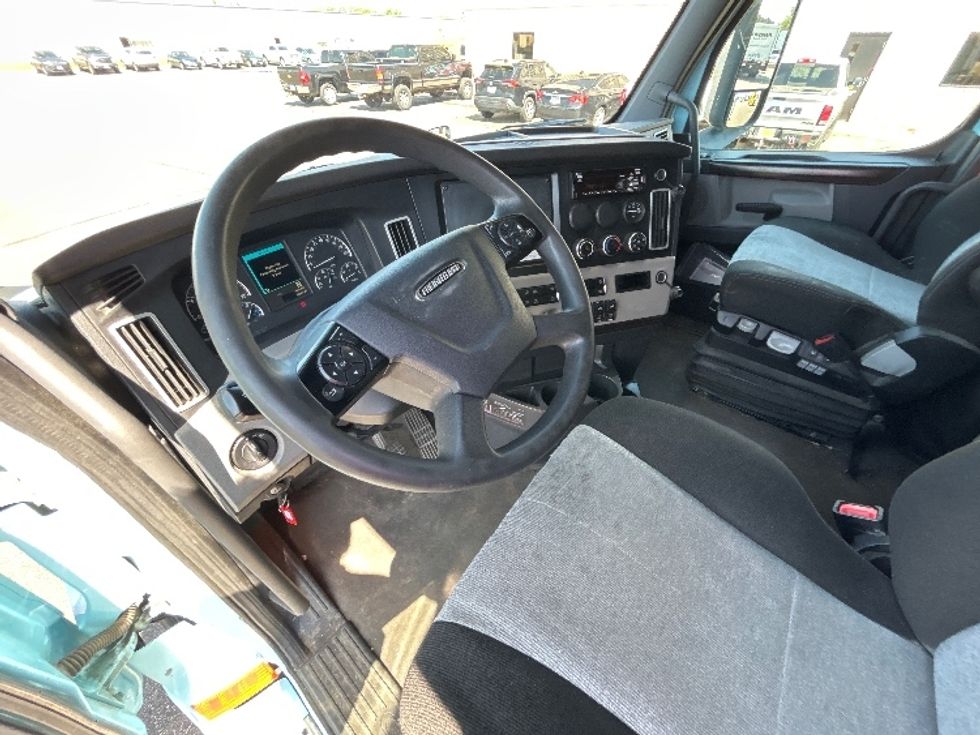 Sleeper Tractor-Heavy Duty Tractors-Freightliner-2021-T12664ST-Rothschild-WI-722,636\n\t\tmiles-$ 45,500 - Image 10