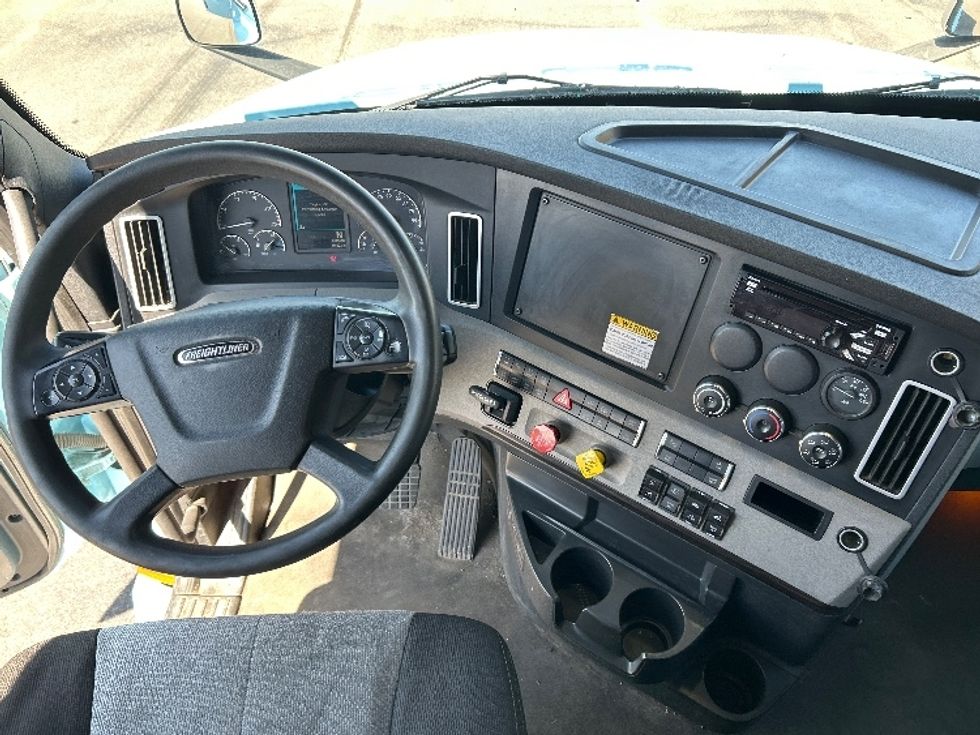 Sleeper Tractor-Heavy Duty Tractors-Freightliner-2021-T12664ST-Rothschild-WI-722,636\n\t\tmiles-$ 45,500 - Image 11