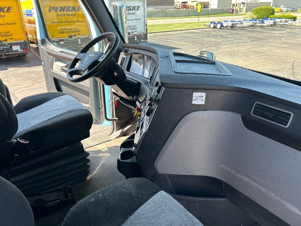 Sleeper Tractor-Heavy Duty Tractors-Freightliner-2021-T12664ST-Rothschild-WI-722,636\n\t\tmiles-$ 45,500 - Image 15