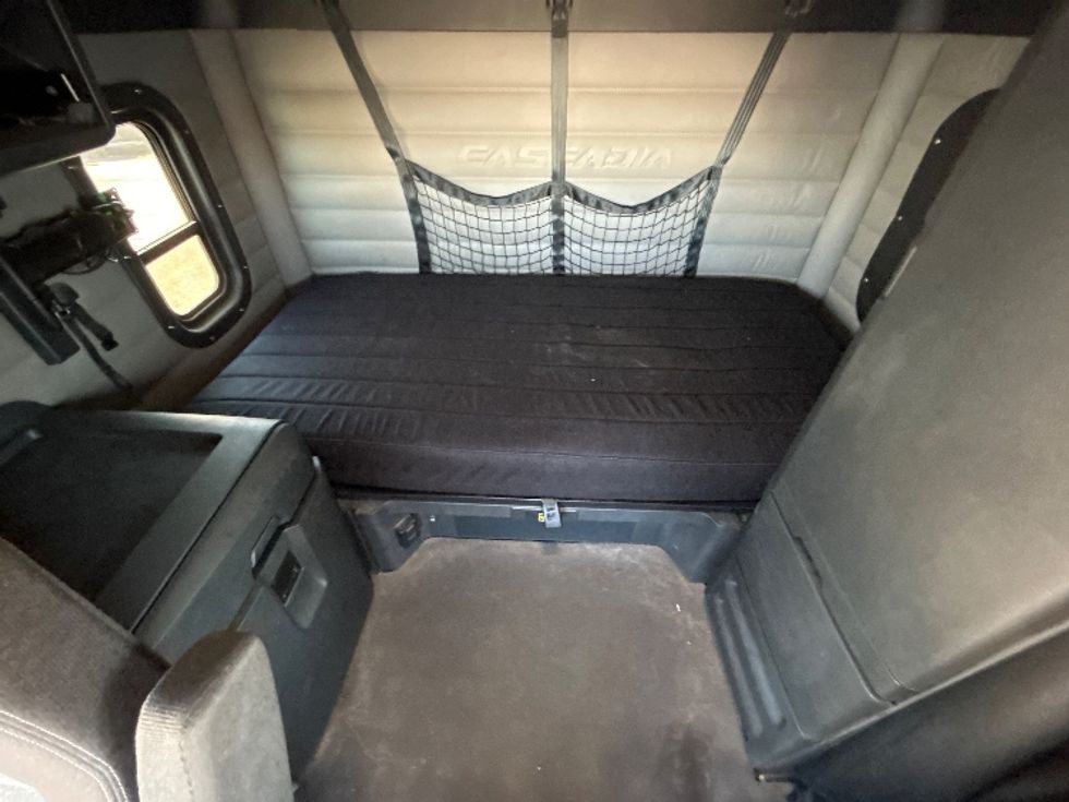 Sleeper Tractor-Heavy Duty Tractors-Freightliner-2021-T12664ST-Rothschild-WI-722,636\n\t\tmiles-$ 45,500 - Image 16