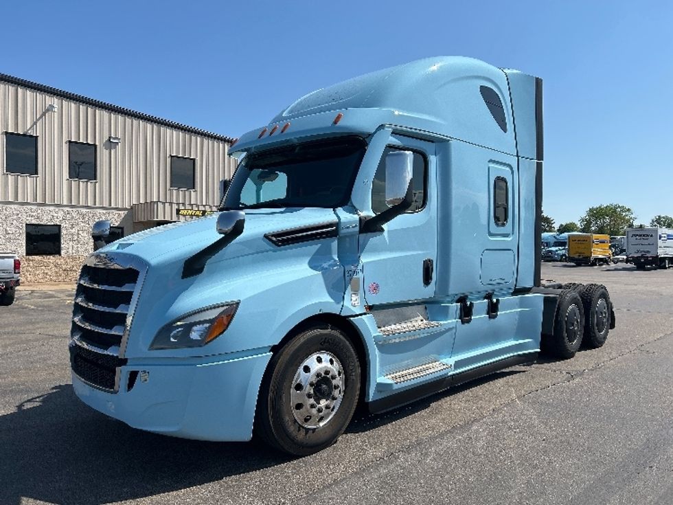 Sleeper Tractor-Heavy Duty Tractors-Freightliner-2021-T12664ST-Rothschild-WI-722,636\n\t\tmiles-$ 45,500 - Image 3