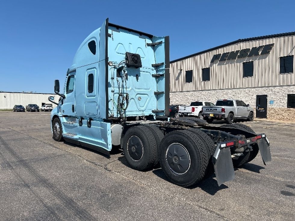 Sleeper Tractor-Heavy Duty Tractors-Freightliner-2021-T12664ST-Rothschild-WI-722,636\n\t\tmiles-$ 45,500 - Image 5