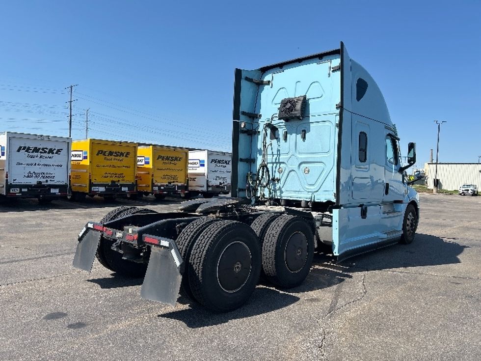 Sleeper Tractor-Heavy Duty Tractors-Freightliner-2021-T12664ST-Rothschild-WI-722,636\n\t\tmiles-$ 45,500 - Image 7