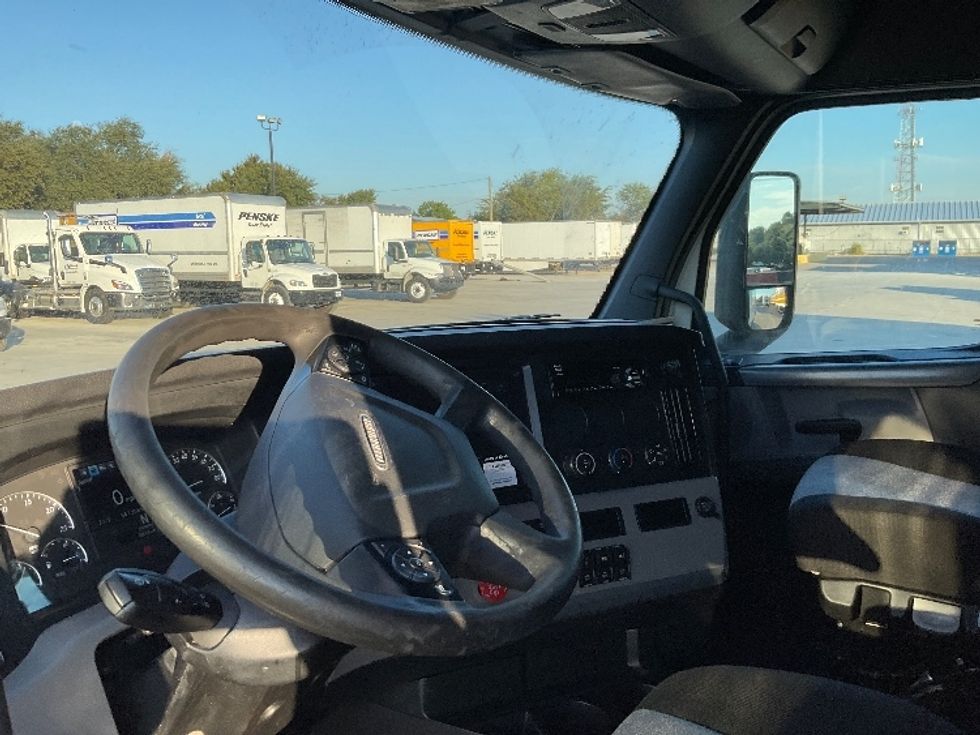 Sleeper Tractor-Heavy Duty Tractors-Freightliner-2021-T12664ST-Round Rock-TX-547,358\n\t\tmiles-$ 61,250 - Image 10